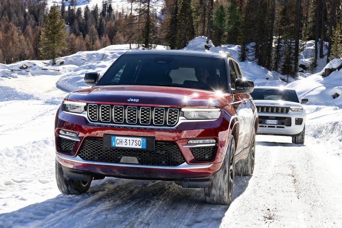 Met dank aan diverse (soms optionele) hulpsystemen moet de Jeep goed zijn mannetje staan op uitdagend terrein