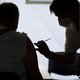 Topman Moderna: huidige vaccins vermoedelijk minder effectief tegen omikronvariant