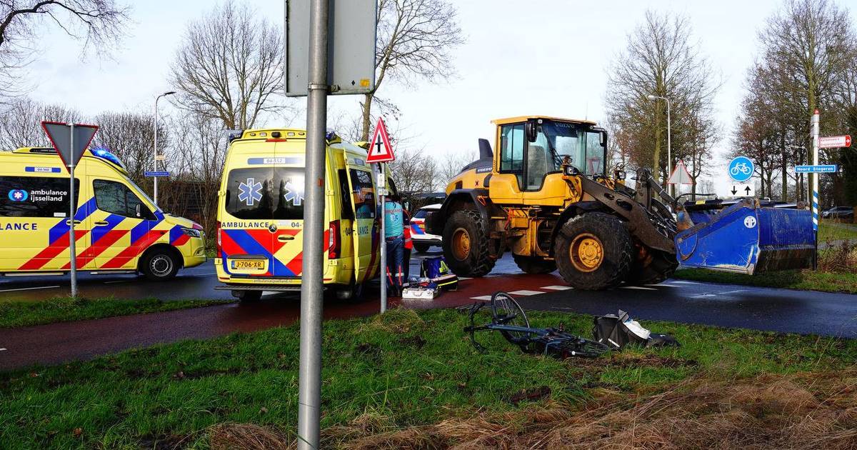 Slachtoffer overleden na aanrijding met shovel in Dedemsvaart.
