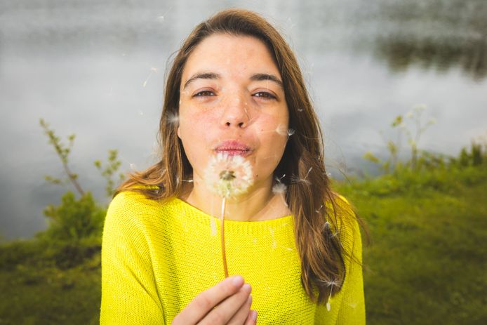 Eline Thielemans is het gezicht van de nieuwe campagne van de Mucovereniging, die pleit voor de terugbetaling van een medicijn dat de levenskwaliteit van mucopatiënten gevoelig zou kunnen verbeteren.