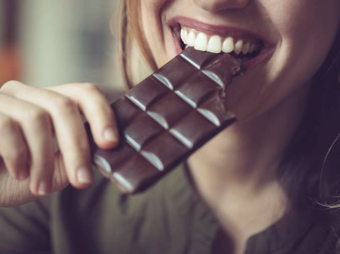 Zwarte chocolade en nog 14 verrassende voedingsmiddelen voor een plattere buik