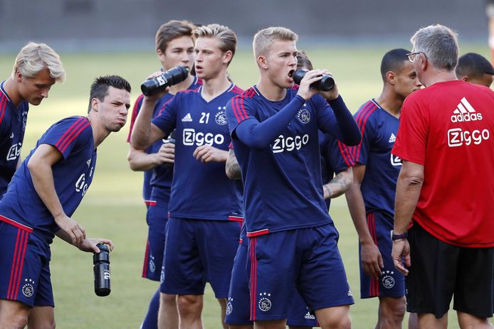 De training van Ajax voor het duel met Nice.