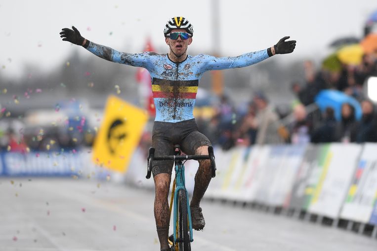 Thibau Nys Maakt Favorietenrol Waar En Wint Wk Veldrijden Voor Junioren De Morgen