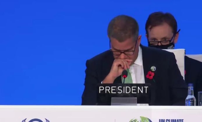 Je suis profondément désolé", a lancé Alok Sharma, le président de la COP 26, ému aux larmes, après un changement de dernière minute demandé par l’Inde.