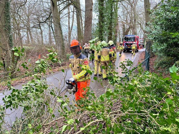 De brandweer in actie in Oldenzaal