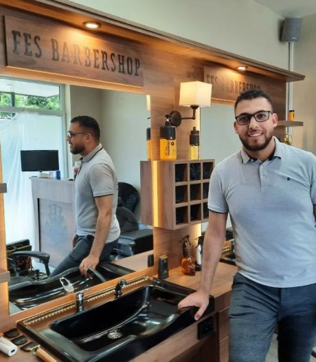 Anas (32) opent Fes Barbershop in Apeldoorn Zuid: ‘Mensen moeten genieten van de behandeling’