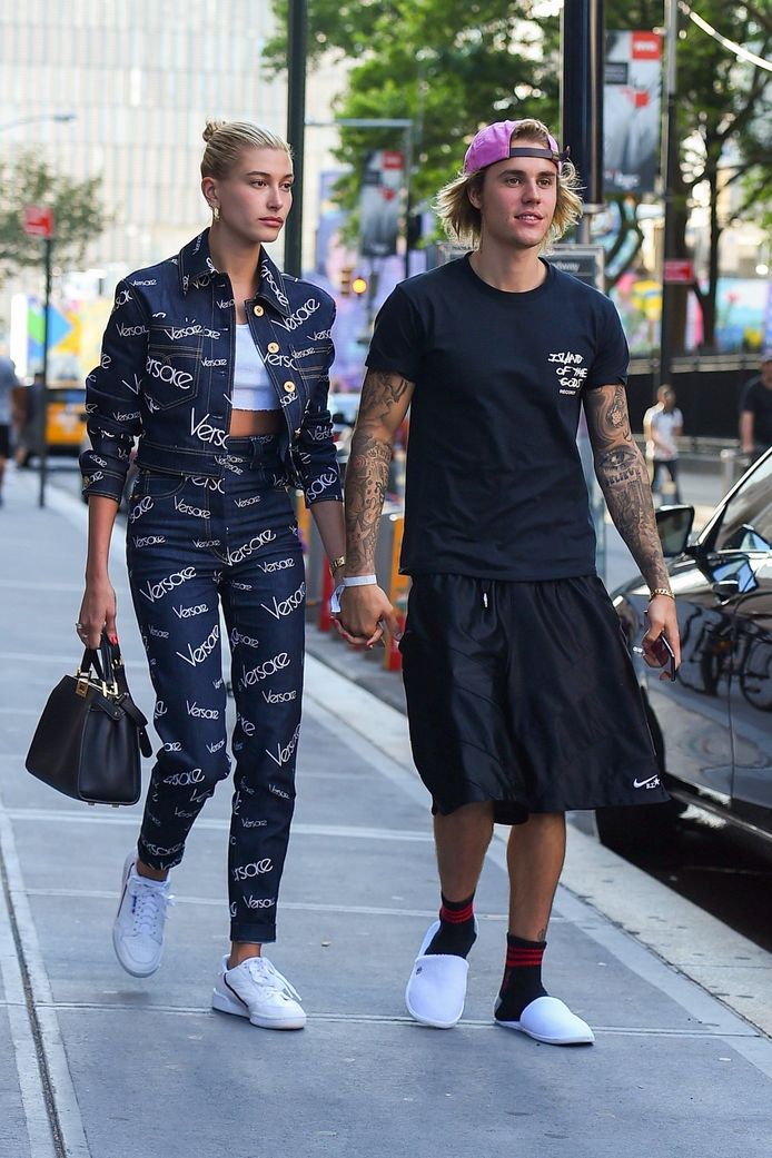 Justin Bieber en Hailey Baldwin paraderen hand in hand door de straten van New York op 5 juli 2018.