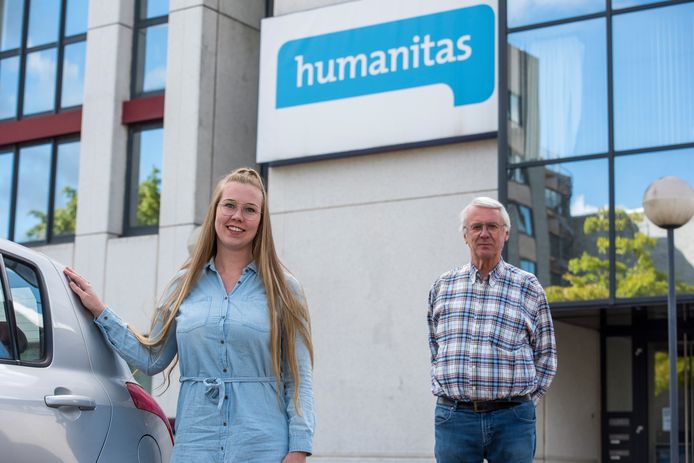 Twee vrijwilligers van Humanitas: Romana van Beek en Jaap van Silfhout.