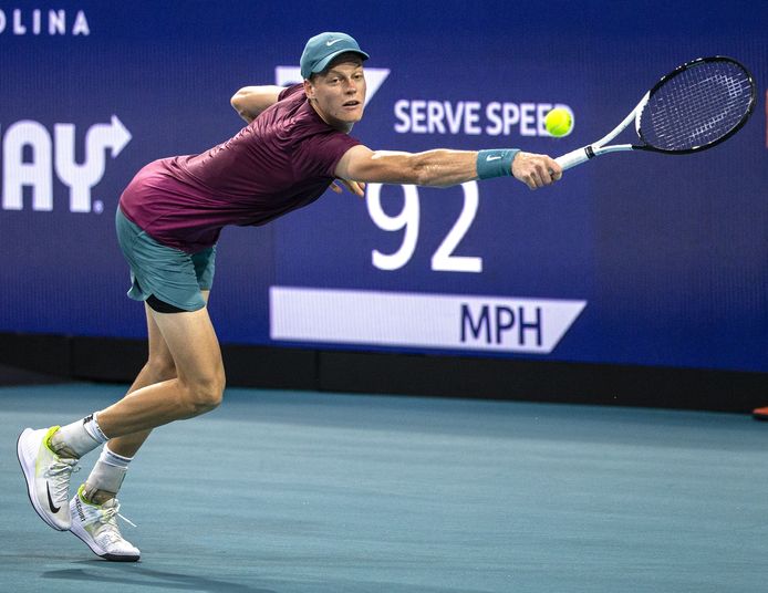 Jannik Sinner in actie.