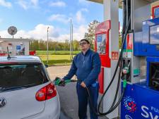 blouse uitzetten Huiswerk Duitse tankstations waarschuwen brandstoftoeristen met jerrycans: 'Je gaat  als rijdende bom de grens over' | Winterswijk | gelderlander.nl