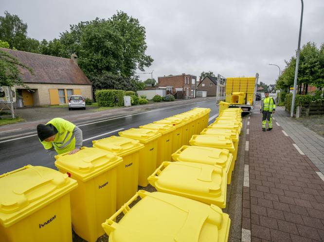 Bonheiden en Bornem introduceren gele papier- en kartoncontainer: “Sneller en efficiënter dan dozen en pakjes papier”