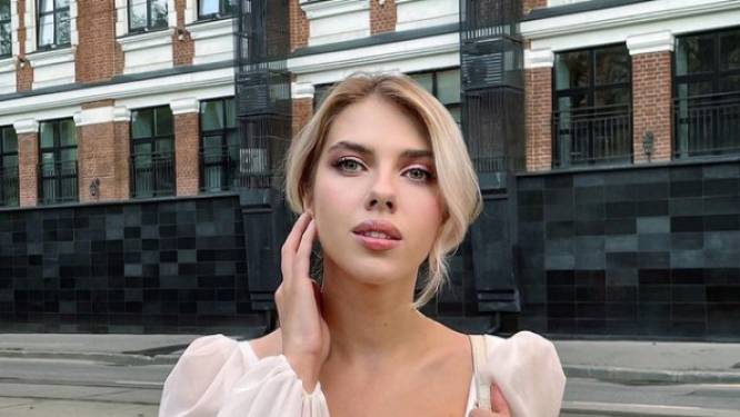 Non, ce n’est pas elle! Cette jeune femme ressemble à Scarlett Johansson comme deux gouttes d'eau