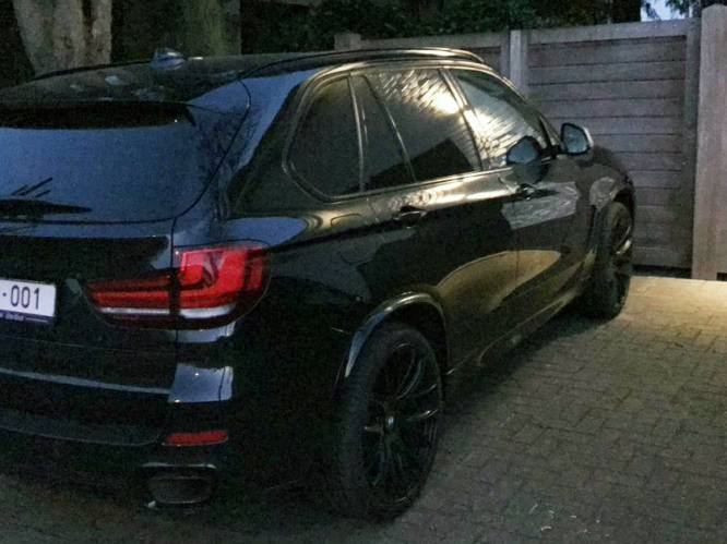 Peperdure BMW Iljo Keisse gestolen voor eigen deur