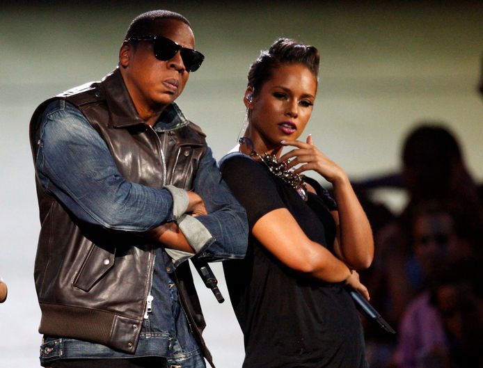 Alicia Keys en Jay-Z brengen hun monsterhit 'Empire State of Mind'.
