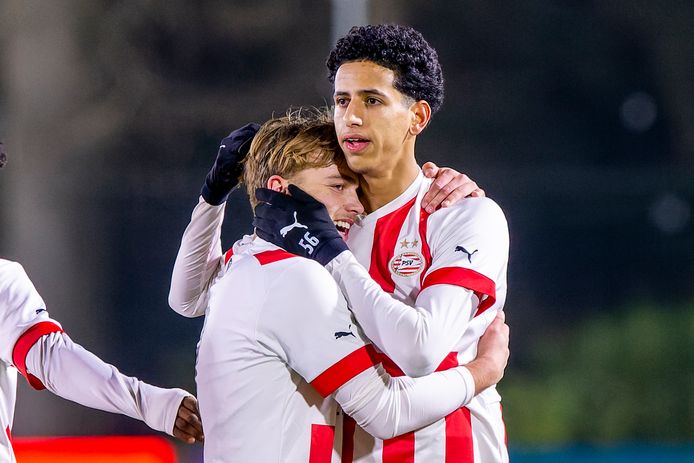 Jason van Duiven en Mohamed Nassoh in het shirt van Jong PSV.