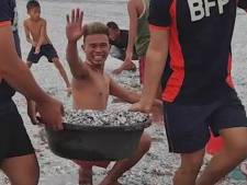 Un séisme fait apparaître des milliers de poissons sur une plage aux Philippines