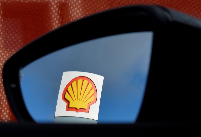 Shell moves its head office to the UK and becomes British