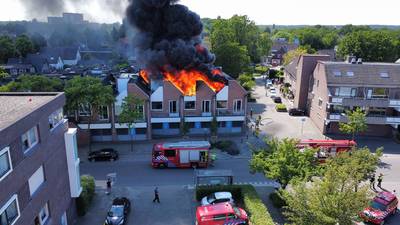 Grote brand boven Apeldoornse Aldi: bewoners complex kunnen niet naar huis, muren instabiel