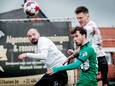 Simon Vermeiren (l.) en Gil Van Moerzeke (r.) loodsten Lokeren-Temse met respectievelijk één en twee doelpunten naar de overwinning op Zelzate.