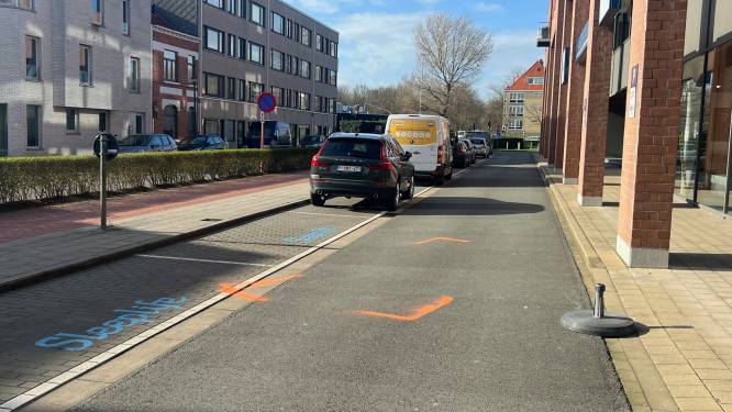 Man rijdt over enkels van eigen vrouw en blaast daarna “alarm”: vrouw naar ziekenhuis, man rijbewijs kwijt