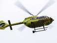 Twee fietsers botsen op elkaar in Burgum, traumahelikopter ter plaatse