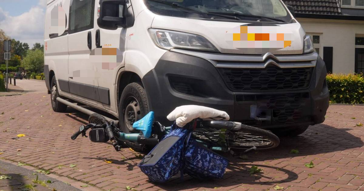 Ernstig ongeval met fietser en bestelbus: jonge vrouw zwaargewond.