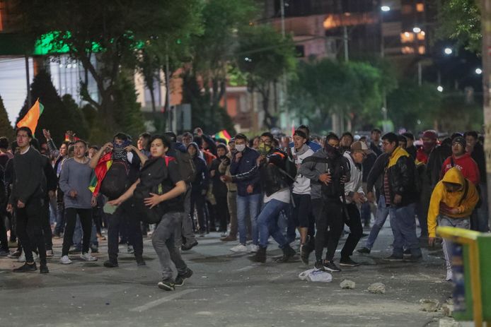 In hoofdstad La Paz braken onlusten uit tussen voor- en tegenstanders van Morales.