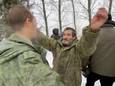 Russische militairen blij met de herkregen vrijheid.