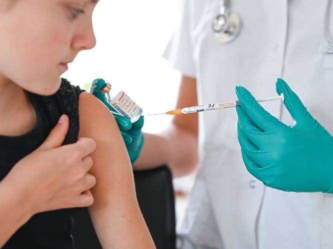Hoe krijgen we straks meerderheid gevaccineerd tegen Covid-19? “Simpel: hoe meer inentingen, hoe minder maatregelen”