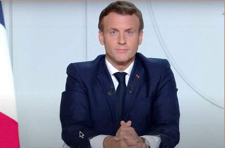 Persoon belast met sportgame hengel Vertrappen De Stijlpastoor ziet dat Emmanuel Macron geen maatwerk betrekt bij zijn  vaste kleermaker