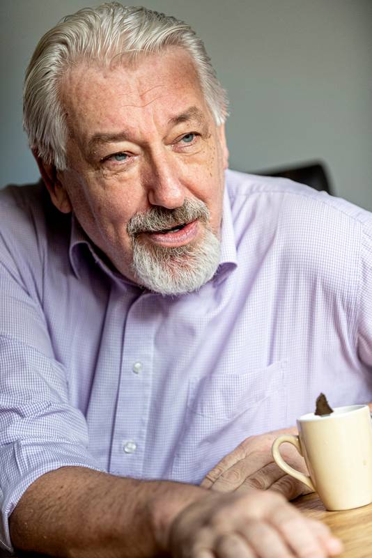 Jacques Snepvangers van Voedselbank Goed Ontmoet is blij met alle steun die wordt aangeboden, waardoor er honderden gezinnen toch een mooi pakket kunnen krijgen. ,,Het is hard werken, maar het loont."