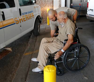 Dit is de brave bejaarde die 93 moorden heeft gepleegd