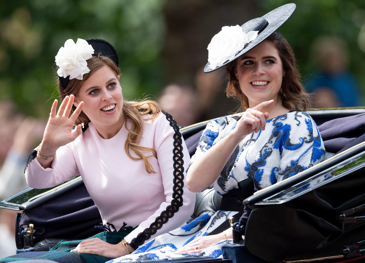 Prinsessen Eugenie en Beatrice worden naar de achtergrond geduwd