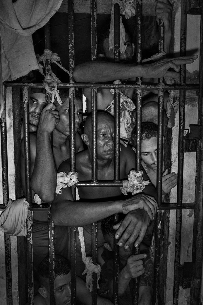 Overbevolkte cel van de gevangenis in Santa Izabel do Pará.