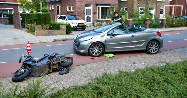 Bestuurder scooter zwaargewond na aanrijding, traumaheli landt in weiland langs A12.