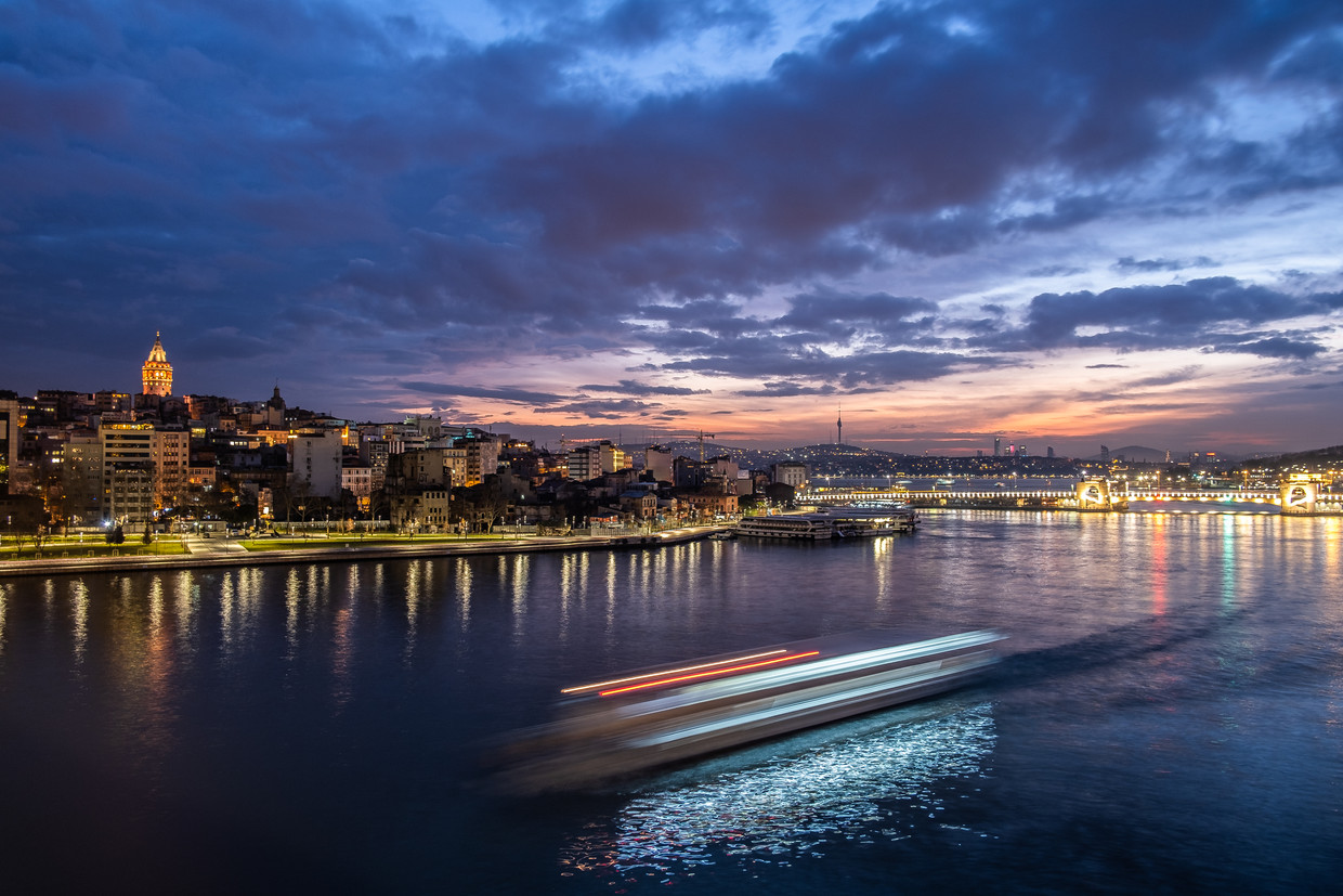 Turki menutup akses ke Laut Hitam untuk kapal perang Rusia, dan situasi ledakan mengancam