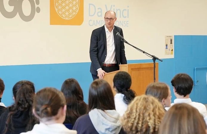Minister van Financiën Vincent Van Peteghem: van accijnzen in de Wetstraat naar de derdegraads van Da Vinci.