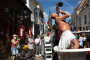 Straatartiesten en oude ambachten in Doesburg.