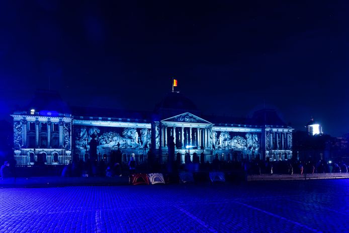Le palais royal, théâtre d'une projection vidéo