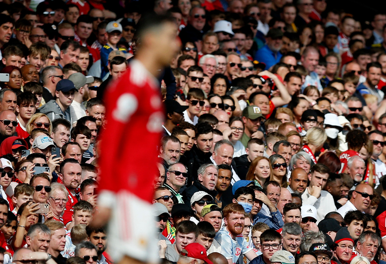 De supporters van Manchester United willen naast Cristiano Ronaldo nog andere topspelers zien op Old Trafford. Beeld REUTERS