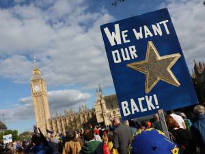 “On veut revenir”: des milliers de manifestants pro-UE à Londres