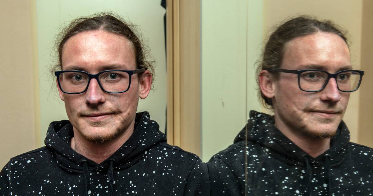 Rick ‘lag helemaal in de gruzelementen’ na zwaar vuurwerkongeluk, maar steekt nu weer volle bak af.