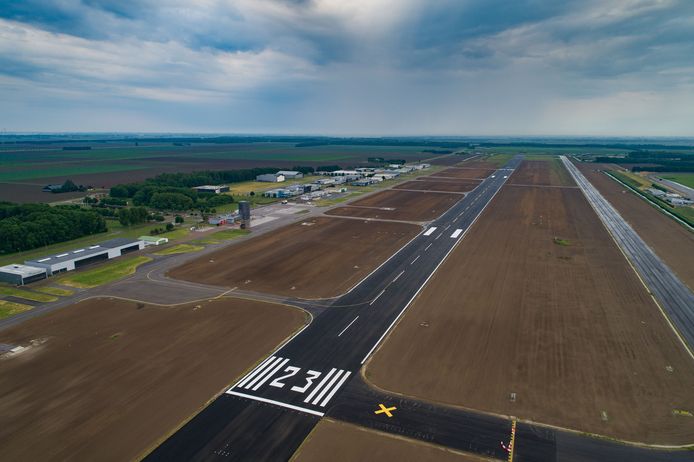 Lelystad Airport in aanbouw.