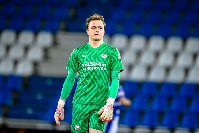 PSV wil door met keeper Schiks, die gestaag doorgroeit: ‘Kan hier best ...
