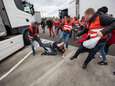 Videobeelden tonen gevecht tussen vrachtwagenchauffeur en vakbondsleden aan Lidl-distributiecentrum in Genk