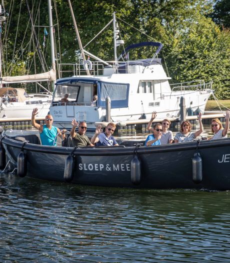 Droog en warm weer, dat is kassa voor een grote groep Zeeuwse ondernemers. 'Al onze sloepen zijn deze maand geboekt'