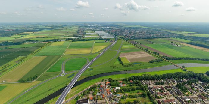 De nieuwe verkeerssituatie in de Baardwijkse Overlaat tussen Waalwijk en Drunen, als de plannen worden uitgevoerd. Rechtsonder nog een deel van Waalwijk, rechtsboven de kern Drunen. In het midden van de foto de A59, met links de nieuwe wegenstructuur voor onder meer Haven 8. Ook rechts naast de A59 een deel van de nieuwe wegenstructuur, zoals opgenomen in de GOL.