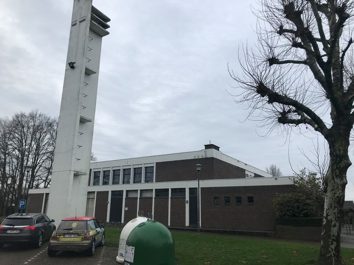 Het rechthoekig gebouw leent zich perfect als uitwijkmogelijkheid voor de bibliotheek.