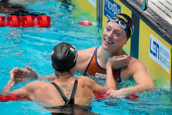 Kira Toussaint is voor het eerst de snelste op de 200 meter rugslag.