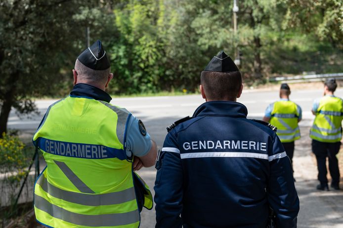 Archiefbeeld van Franse gendarmes. De gendarmerie vond de kinderen in de wagen.